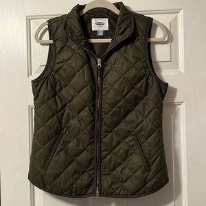 Old Navy quilted army green vest, size small